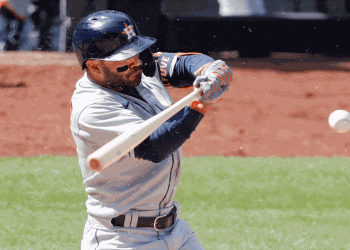 El venezolano José Altuve conectó su 17° jonrón en el año