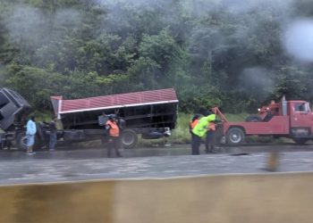 Reportan accidentes y tráfico lento hacia Caracas con leves precipitaciones