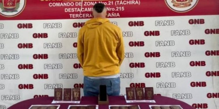 Ministerio Público de Táchira detiene a sujeto por falsificación de pasaportes