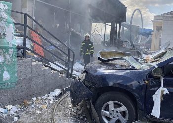 20 muertos y 90 heridos tras impacto de misiles rusos en ciudad ucraniana