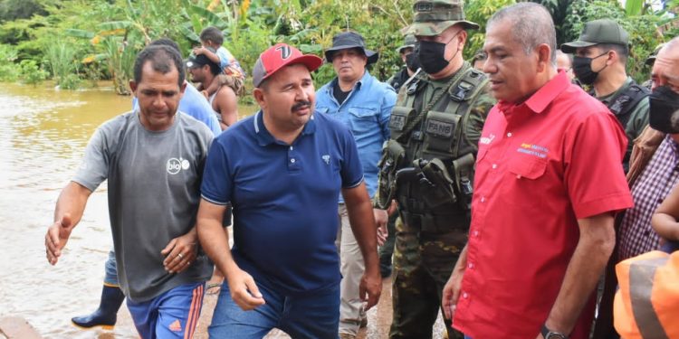 Bolívar | Gobierno de Bolívar está desplegado en Santa Elena ante crecida de río Uairén