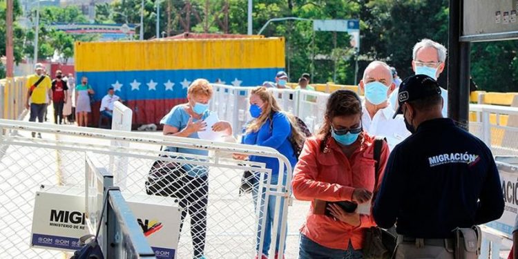 Nuevo gobierno de Colombia reabrirá consulados en Venezuela