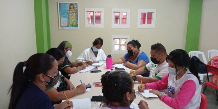 Bolívar | Personal de la Casa de la Mujer asistió a talleres de formación del Inces