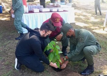 Bolívar | Efectivos de la Guardia Nacional sembraron mil árboles en el Parque Cachamay