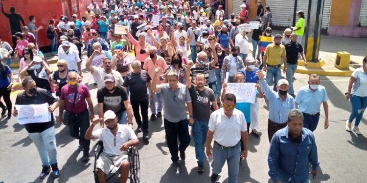 Sucre | Magisterio sucrense marchó hasta la Zona Educativa