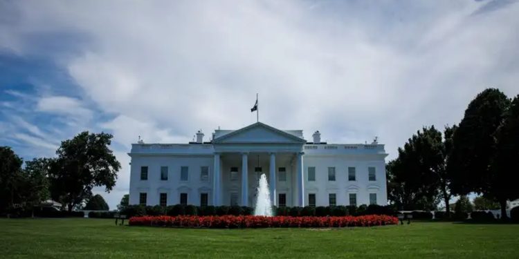 Biden llama a Rusia y China a negociar el control de armas nucleares