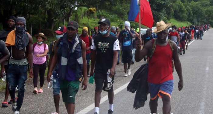 Guardia Nacional de México cierra el paso a la caravana de migrantes