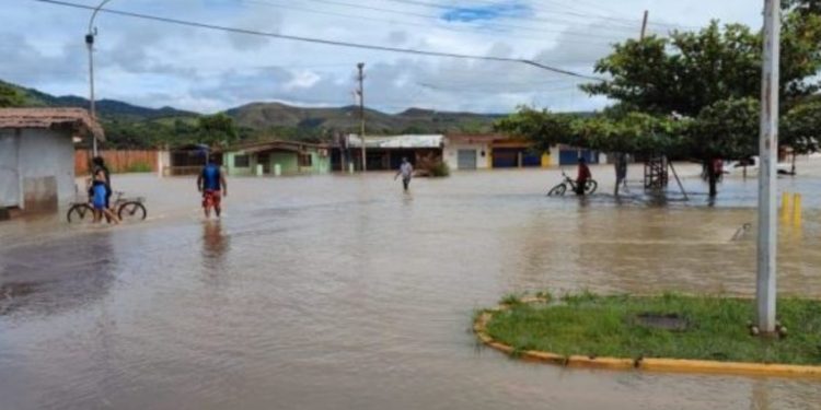 Más de 4 mil familias afectadas por inundaciones en Santa Elena de Uairén