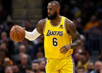 LeBron James renovó con los Lakers