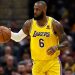 LeBron James renovó con los Lakers