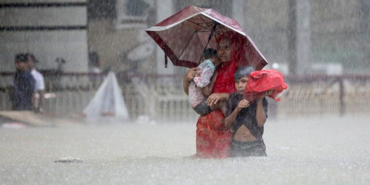 Al menos 22 muertos por intensas lluvias en el norte de la India