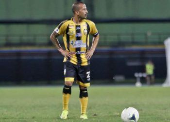 Jugador del Deportivo Táchira denuncia: «Hijos de compañeros comen pan con agua»