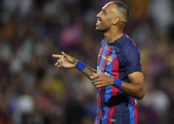 A Aubameyang le rompieron la mandíbula durante el robo en su casa