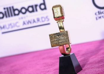 Bad Bunny, Karol G y Farruko lideran los Premios Billboard Latinos