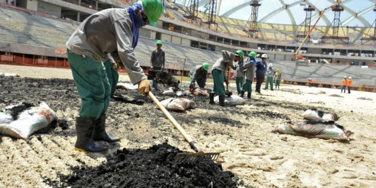 Qatar expulsó a decenas de trabajadores extranjeros tras manifestación