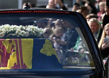 Escocia inicia el largo y último adiós a la reina Isabel II