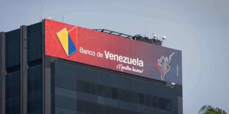 Banco de Venezuela aumentó monto mínimo para retiro de divisas por taquilla