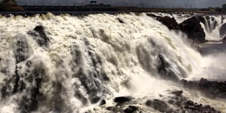 Buscan a adolescente que fue arrastrado por el río Caroní