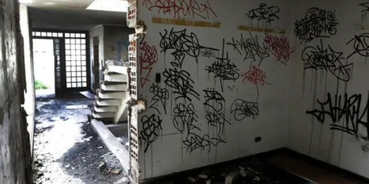 En ruinas el consulado de Venezuela en Colombia: «Lo vamos a recuperar», dijo el embajador Plasencia