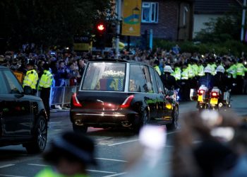El féretro de Isabel II llega a Londres para el último adiós