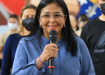 Vicepresidenta Delcy Rodríguez se reúne con autoridades comerciales de Colombia