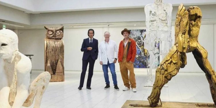 Brad Pitt exhibe en Finlandia su faceta de escultor con su primera exposición