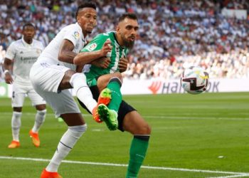 Real Madrid se impone al Betis y afianza el liderato liguero