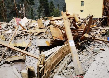 Asciende a 74 el número de fallecidos por terremoto en centro de China