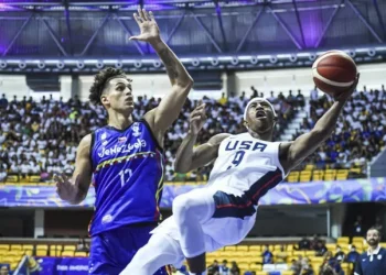 Suspendieron el partido de baloncesto Estados Unidos-Venezuela por lluvia y goteras
