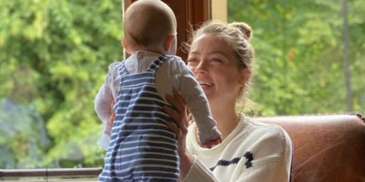 Amber Heard vive refugiada en un pueblo de Mallorca bajo una identidad falsa