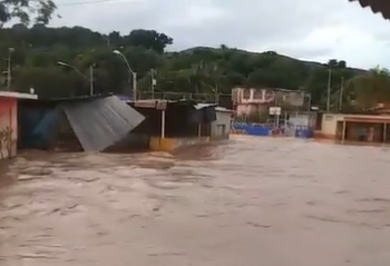 El desbordamiento del río Manzanares afectó varias zonas de Cumaná