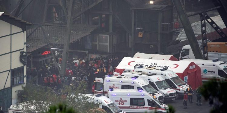 Turquía da por concluidas las tareas de rescate: La explosión en la mina deja 41 muertos y 11 heridos