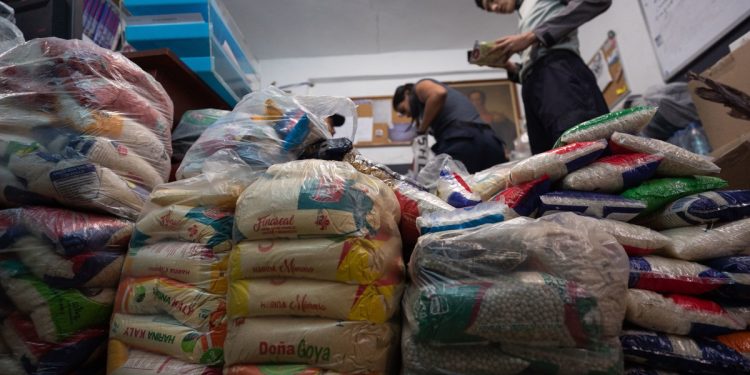 Entregadas más de 600 toneladas de alimentos y enseres a afectados de Las Tejerías