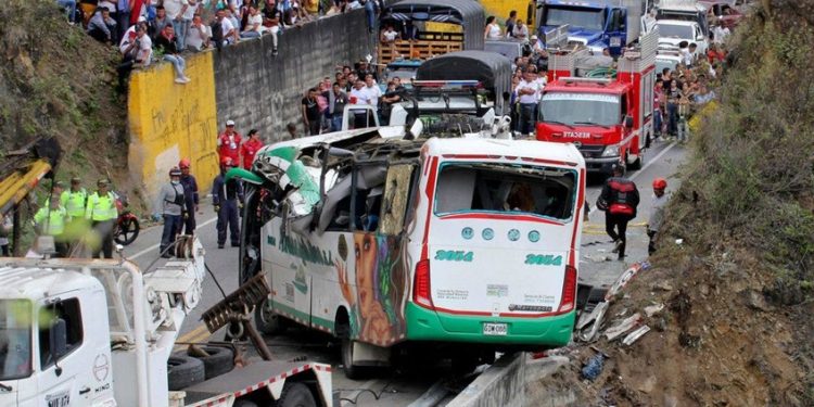 Al menos 20 muertos deja un accidente de tránsito en el suroeste de Colombia