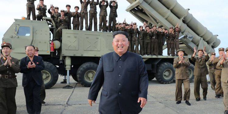 Corea del Norte lanzó otro misil balístico: Japón le pidió a la población que evacúe y busque refugio