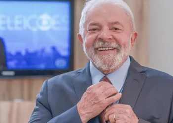 Lula obtiene el 51 % de intención de voto en primer sondeo para el balotaje