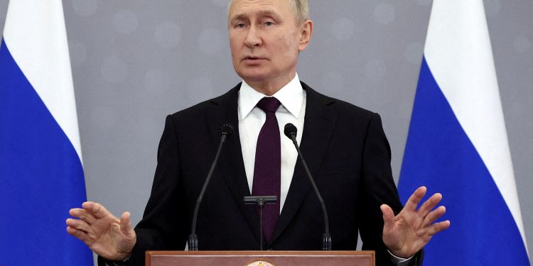 Putin alerta del inicio de la «década más peligrosa» desde la II Guerra Mundial y descarta uso de armas nucleares