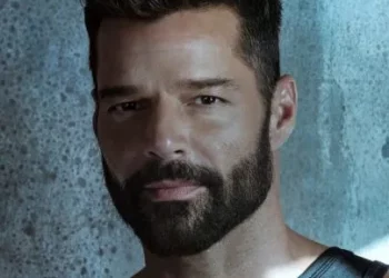 Hermana de Ricky Martin desmiente acusaciones de su hijo contra el cantante