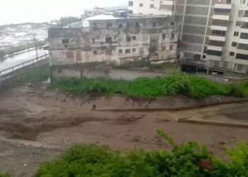 Se desbordó la Quebrada El Limón en la carretera vieja Caracas – La Guaira
