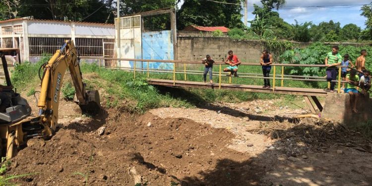 La Alcaldía del municipio Bermúdez, liderada por Julio Rodríguez, mantiene labores de limpieza y canalización de quebradas en la zona sur de Carúpano
