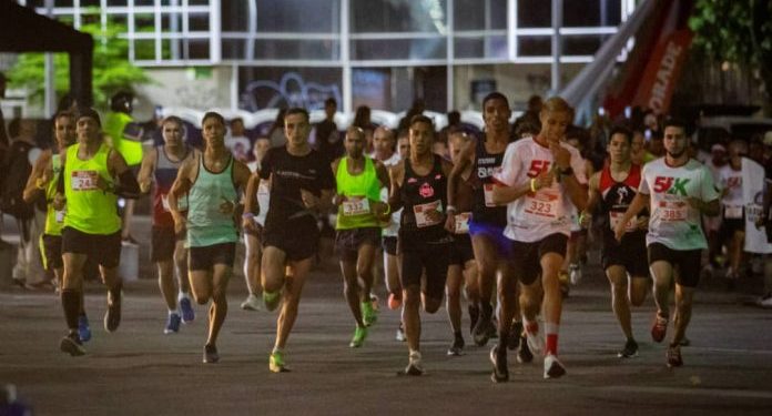 Más de 600 corredores participaron en Carrera Nocturna 5K de Baruta
