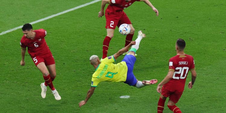 Brasil inicia su búsqueda del «hexa» con triunfo ante Serbia por 2-0