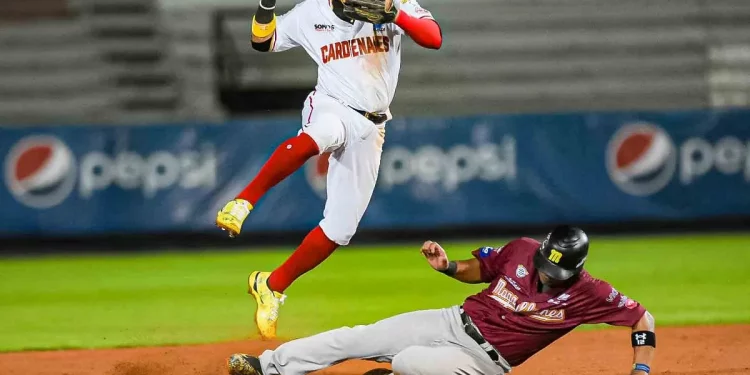 Magallanes vino de atrás para derrotar a Cardenales de Lara 8-3