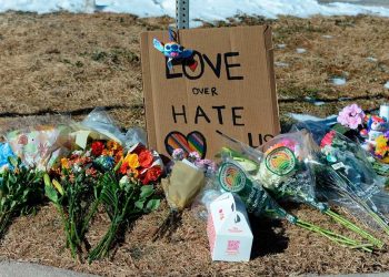 Al menos 5 muertos y 18 heridos por tiroteo en una discoteca en Colorado