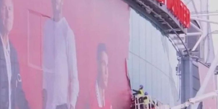 Quitaron el cartel de Cristiano Ronaldo del estadio del Manchester United
