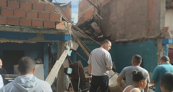 Cinco personas lesionadas tras explosión de una bombona de gas en Catia