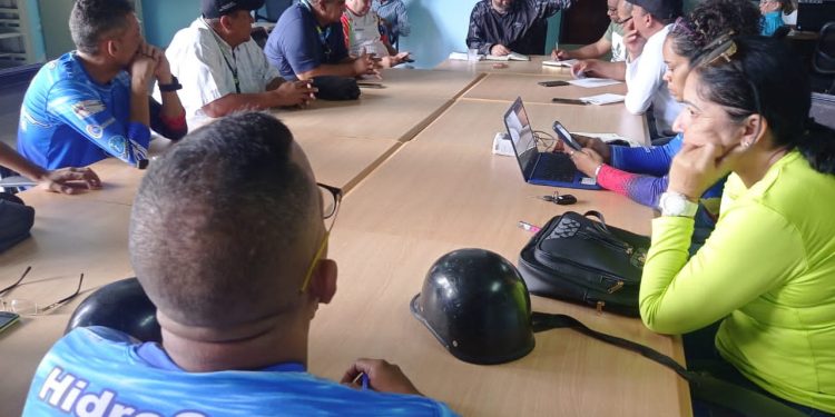 El alcalde del municipio Bermúdez, Julio Rodríguez, presidió una mesa de trabajo, -la segunda- con equipos de la empresa Hidrológica del Caribe -Hidrocaribe- y la Dirección Integral de Recursos Hídricos e Infraestructura.