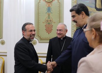 Presidente Maduro recibe a representantes del Vaticano en Miraflores