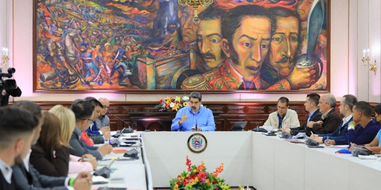 Ejecutivo renovará y adaptará leyes del Poder Popular para fortalecer su estructura jurídica