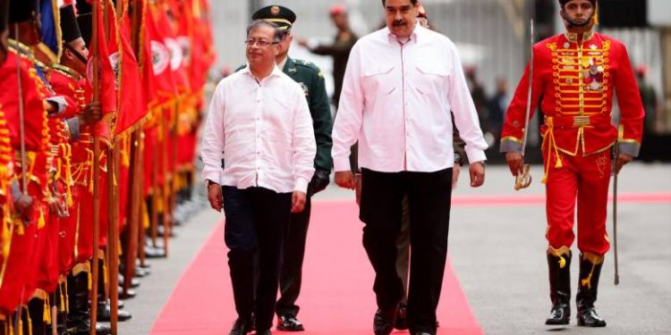 Maduro y Petro relanzan relaciones: reingreso de Venezuela a la CAN, DDHH y frontera entre los temas abordados